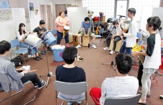 楽器の演奏もできる