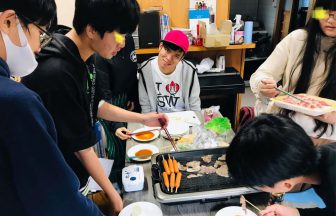 みんなで食べるごはん